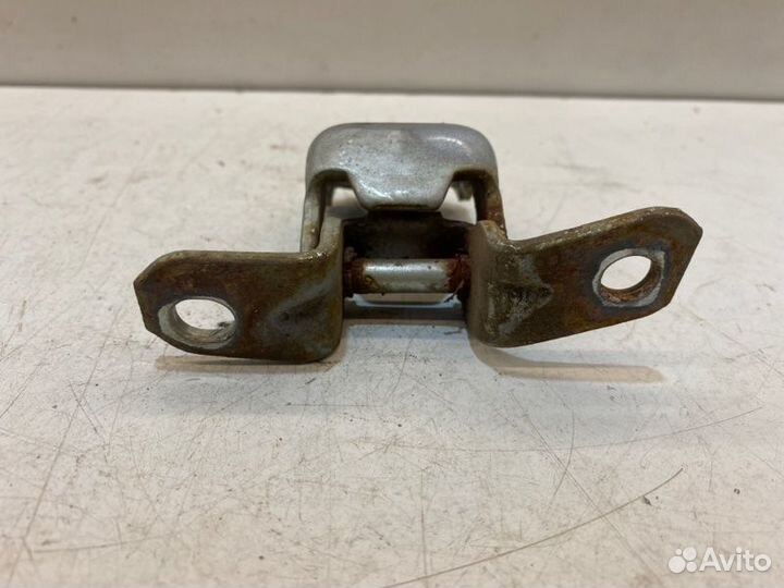 Петля двери передняя левая Mazda 6 седан GG 2.0