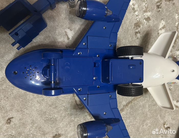 Грузовой самолет -парковка музыкальный