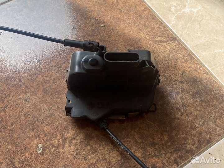 Замок двери задний левый Renault Megane 2