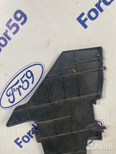 Дефлектор радиатора передний левый Toyota Avensis