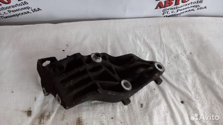 Кронштейн крепления гура Fiat Linea