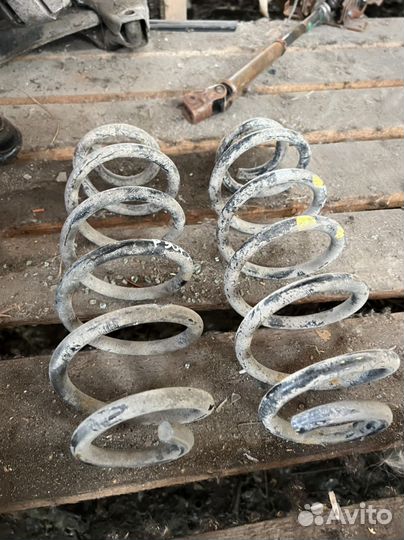 Пружина задняя Peugeot 307 бу