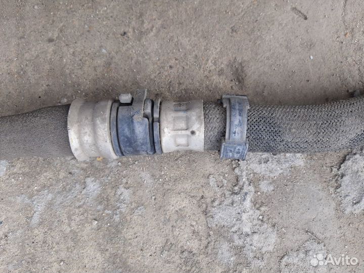 Патрубок системы охлаждения нижний Peogeot 308