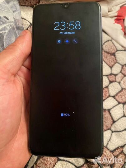 Телефон Samsung а70