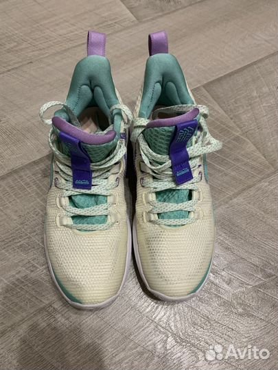 Продам баскетбольные кроссовки