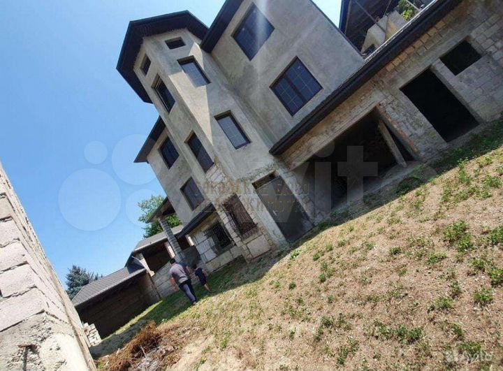 Дом 347 м² на участке 12,6 сот.