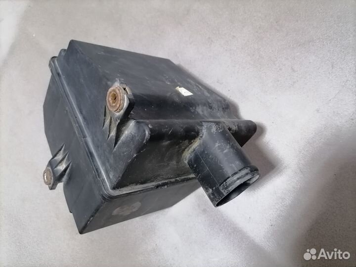 Корпус воздушного фильтра Nissan Primera P11