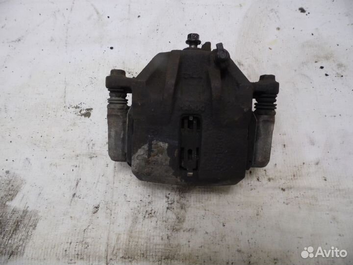 Суппорт тормозной передний левый Hyundai Matrix 20