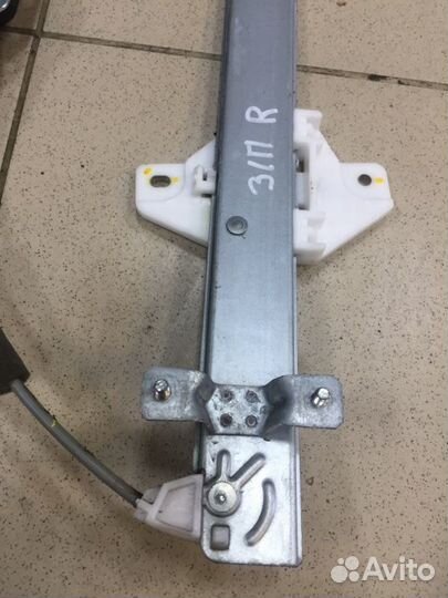 Стеклоподъемник задний правый Kia Rio 3 G4FC 2016