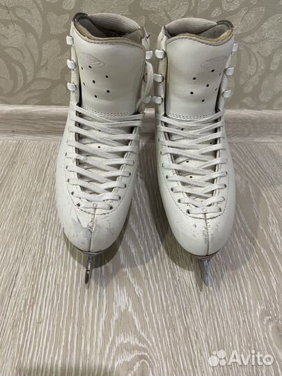 Фигурные коньки edea 225