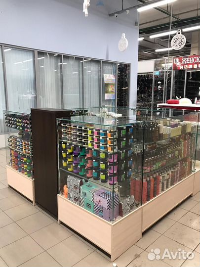 Торговые стеллажи в бутик