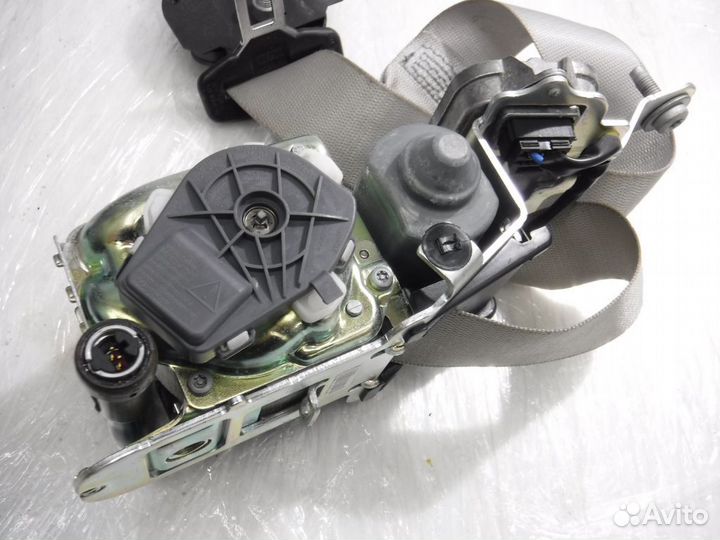 Ремень безопасности передний правый Mercedes W212 E