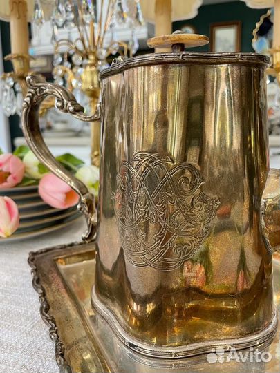 Чайник, сахарница, молочник, поднос