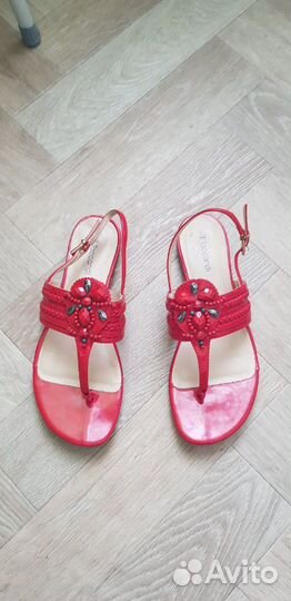 2 пары босоножек