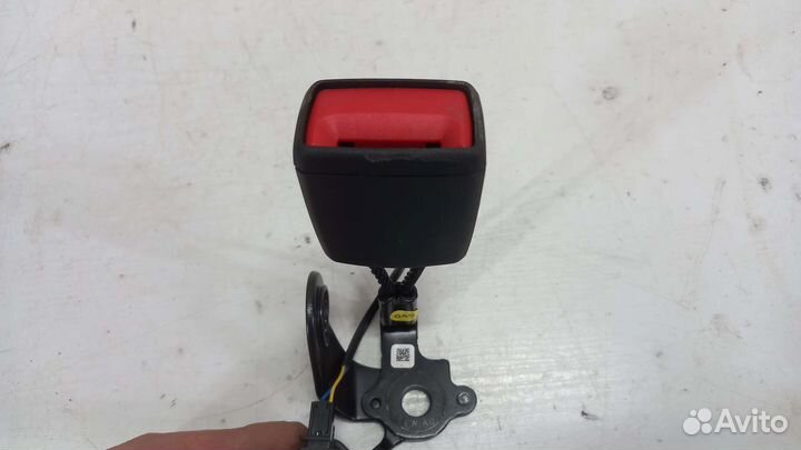 Замок ремня безопасности задний Skoda Octavi A8