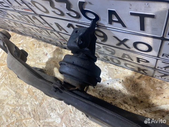 Подрамник передний Volkswagen Passat B3 1.8