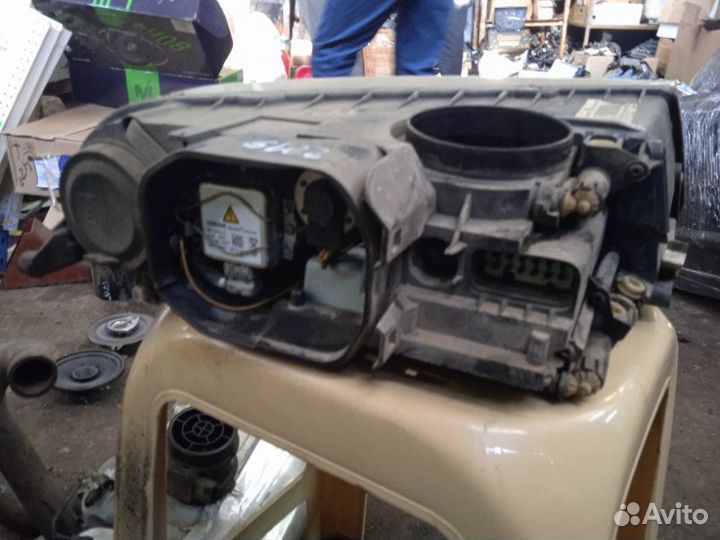 Фара галогеновая передняя левая Volkswagen Touareg