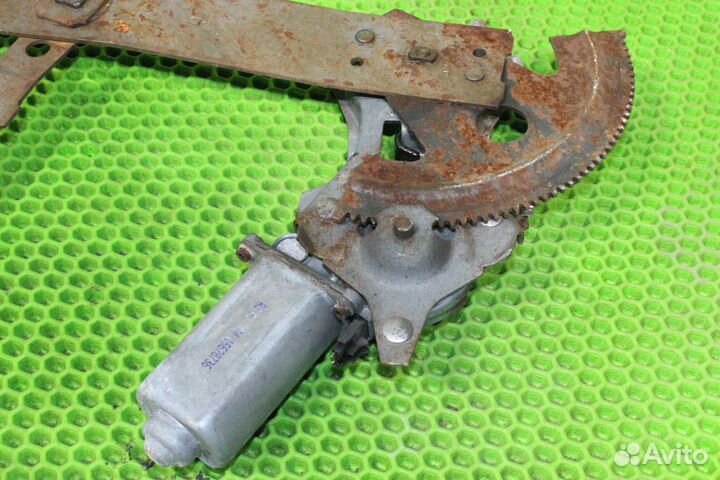 Стеклоподъемник правый Chevrolet Suburban GMT400