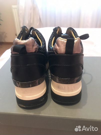 Кроссовки женские 36 размер