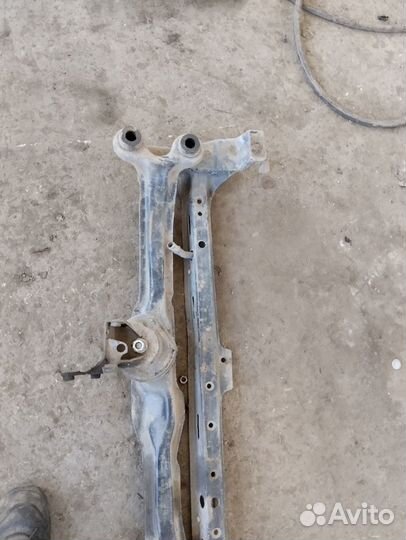 Поперечина радиатора Volkswagen Passat B3