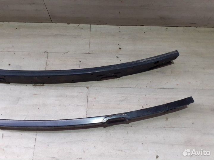 Усилитель заднего бампера Toyota