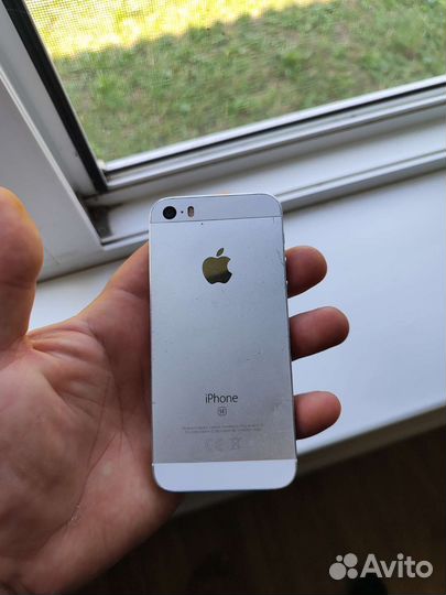 Телефон iPhone se