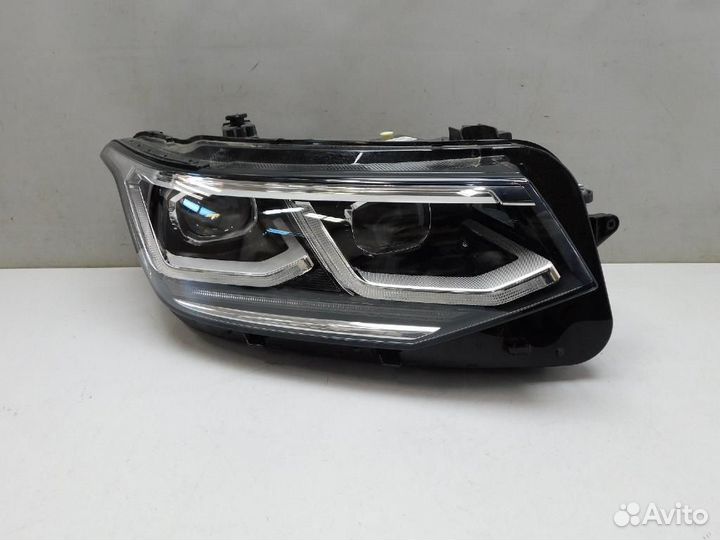 Фара правая Volkswagen Tiguan