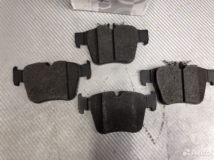 Тормозные колодки Mercedes Benz A0004207803