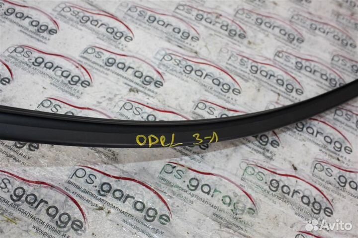 Уплотнитель стекла двери задней левой Opel Astra H