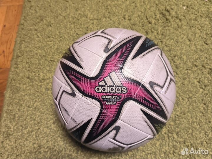 Футбольный мяч adidas