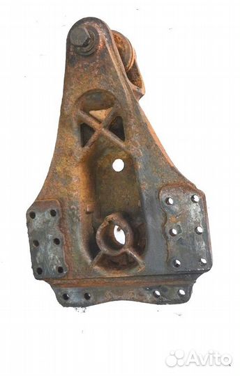Кронштейн реактивной тяги, ведущего моста, правый renault trucks Magnum Dxi (01.05-12.13)