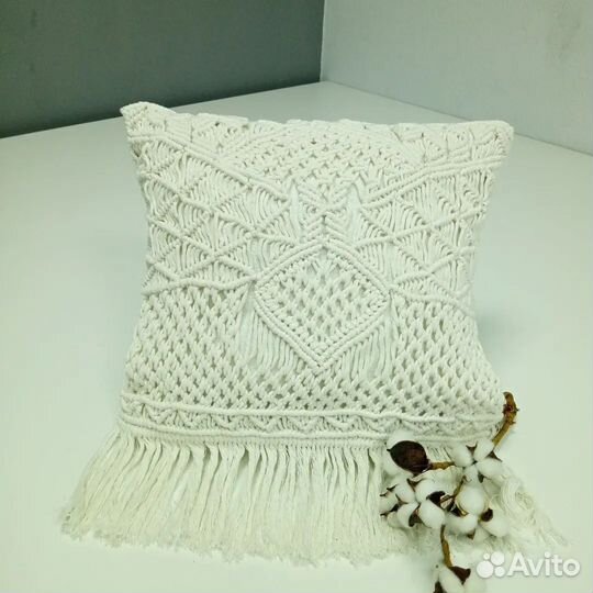 Подушка 40*40 выполнена в технике макраме