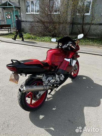 Honda cbr600f2