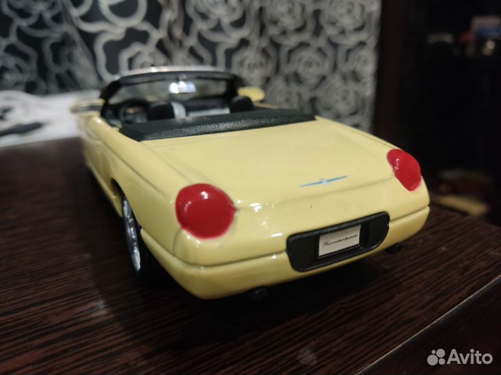 Модель автомобиля Ford Thunderbird 1:24