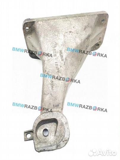 Кронштейн двигателя правый BMW X5 E53 2000