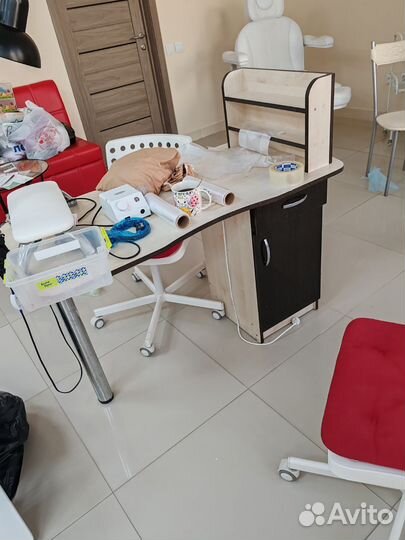 Стол маникюрный