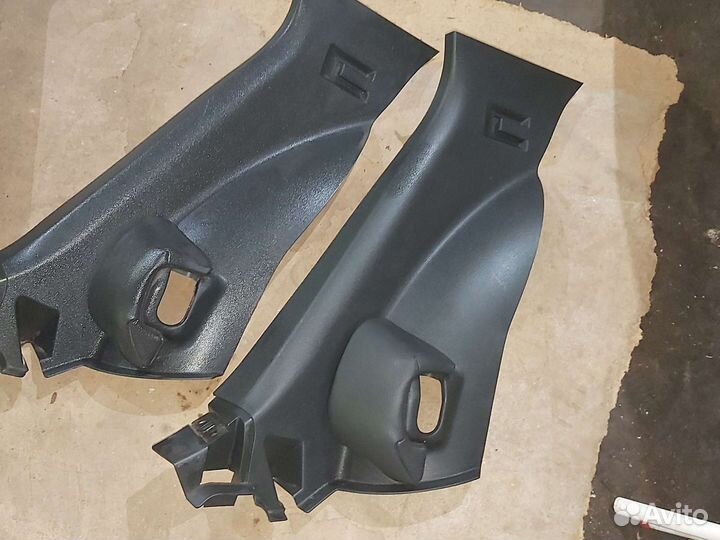 Обшивка задней стойки Opel Astra J