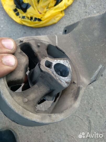 Подушка двигателя крайслер себринг 2