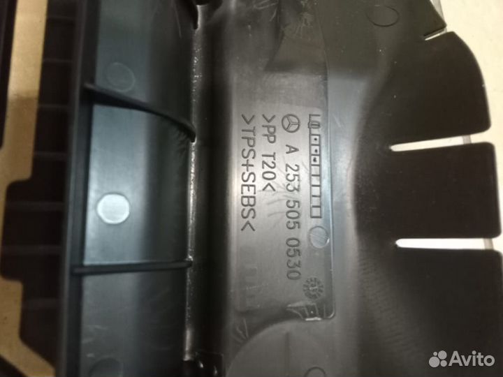 Воздуховод радиатора A2535050530 новый