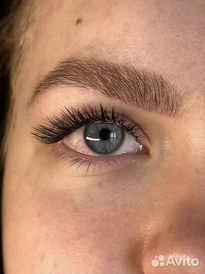 Модель на наращивание ресниц