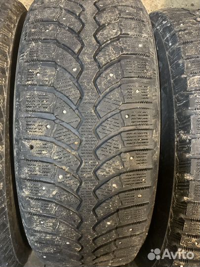 Bridgestone Blizzak Spike-01 235/65 R17 108T