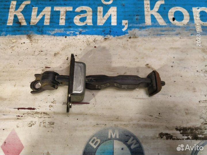 Ограничитель двери Nissan Maxima 00-06