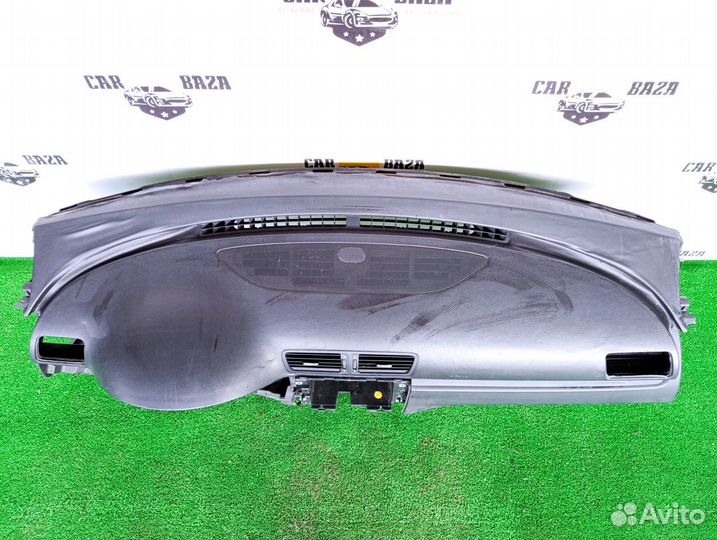 Передняя панель салона торпедо Volkswagen Passat