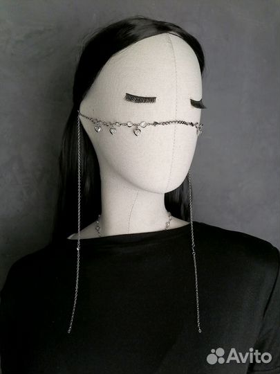 Цепочка на лицо со стразами и сердечками