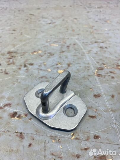 Петля замка двери задняя правая Bmw 5 G30 2.0 2021