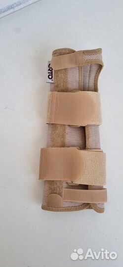 Бандаж на лучезапястный сустав левый