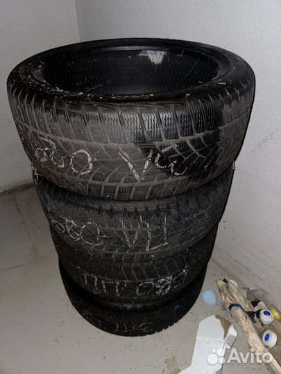 Goodyear UltraGrip 265/40 R20