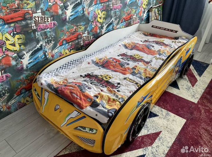 Детская кровать в виде машины