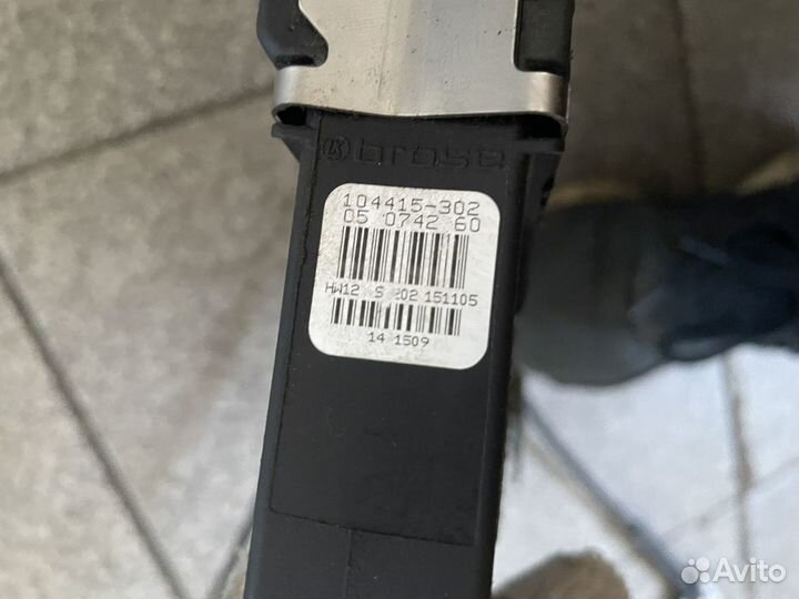 Стеклоподъемник передний правый/левый Octavia A4