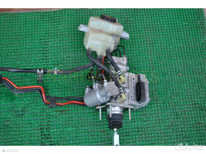 Главный тормозной цилиндр toyota harrier 2015 AVU6